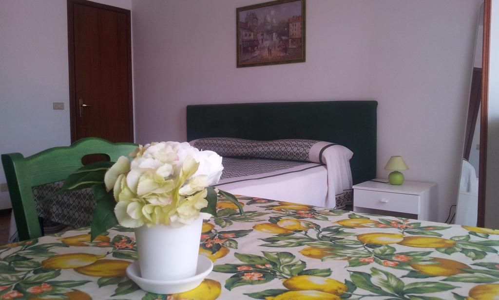 Appartamento Residenza Il Poggio San Bartolomeo Al Mare Camera foto